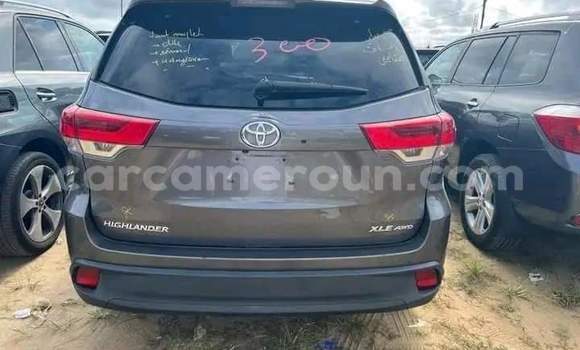Acheter Occasion Voiture Toyota Highlander Gris à Yaoundé, Central Cameroon Acheter Occasion Voiture Toyota Highlander Gris à Yaoundé, Central Cameroon