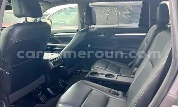 Acheter Occasion Voiture Toyota Highlander Gris à Yaoundé, Central Cameroon Acheter Occasion Voiture Toyota Highlander Gris à Yaoundé, Central Cameroon