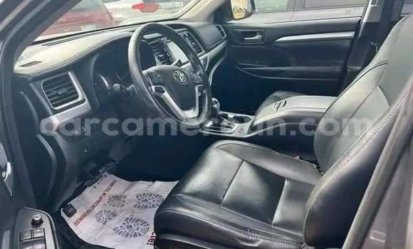 Acheter Occasion Voiture Toyota Highlander Gris à Yaoundé, Central Cameroon Acheter Occasion Voiture Toyota Highlander Gris à Yaoundé, Central Cameroon