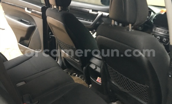 Sayi Na hannu Kia Sorento Brown Mota in Douala a Ƙasar Kamaru Sayi Na hannu Kia Sorento Brown Mota in Douala a Ƙasar Kamaru