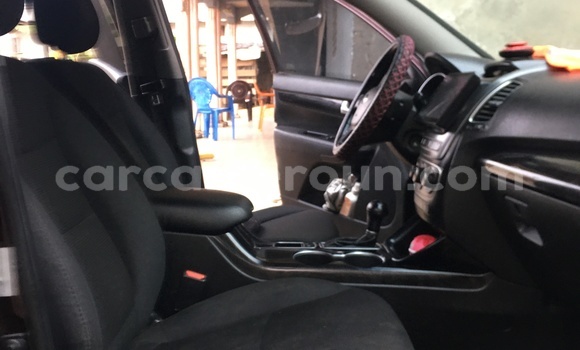 Sayi Na hannu Kia Sorento Brown Mota in Douala a Ƙasar Kamaru Sayi Na hannu Kia Sorento Brown Mota in Douala a Ƙasar Kamaru