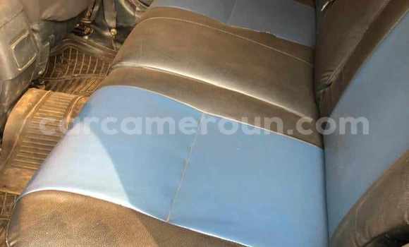 Sayi Na hannu Toyota Corolla Blue Mota in Yaounde a Babban Kamaru Sayi Na hannu Toyota Corolla Blue Mota in Yaounde a Babban Kamaru