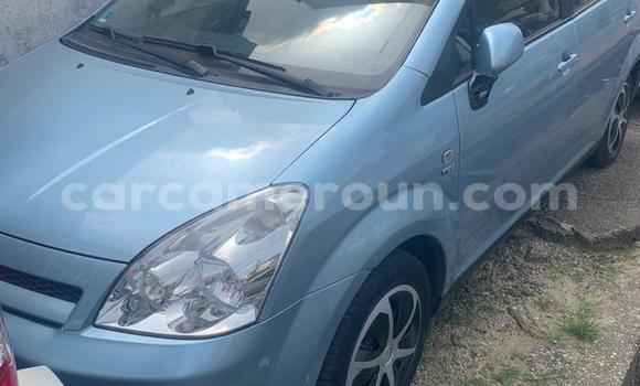 Sayi Imported Toyota Corolla Verso Blue Mota in Douala a Ƙasar Kamaru
