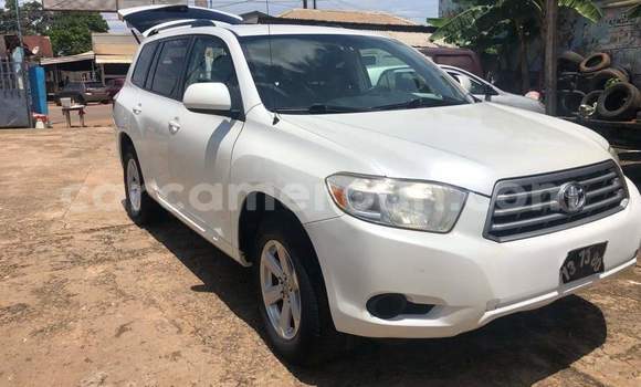 Sayi Na hannu Toyota Highlander White Mota in Yaounde a Babban Kamaru Sayi Na hannu Toyota Highlander White Mota in Yaounde a Babban Kamaru