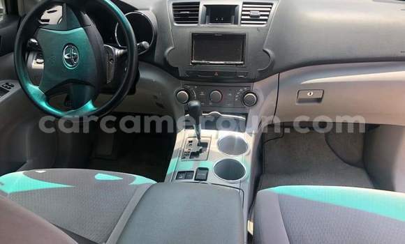 Sayi Na hannu Toyota Highlander White Mota in Yaounde a Babban Kamaru Sayi Na hannu Toyota Highlander White Mota in Yaounde a Babban Kamaru