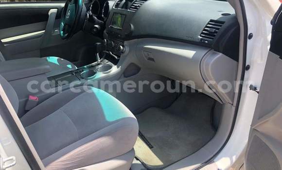 Sayi Na hannu Toyota Highlander White Mota in Yaounde a Babban Kamaru Sayi Na hannu Toyota Highlander White Mota in Yaounde a Babban Kamaru