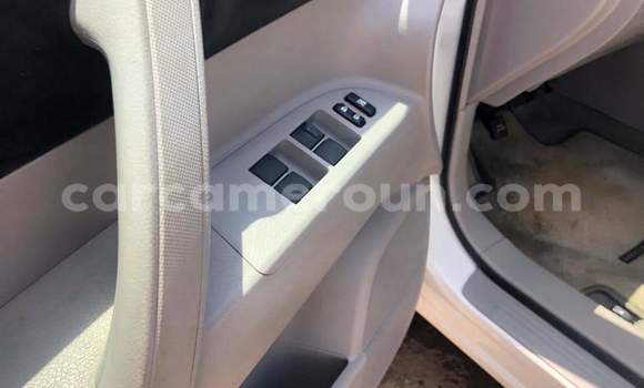 Sayi Na hannu Toyota Highlander White Mota in Yaounde a Babban Kamaru Sayi Na hannu Toyota Highlander White Mota in Yaounde a Babban Kamaru