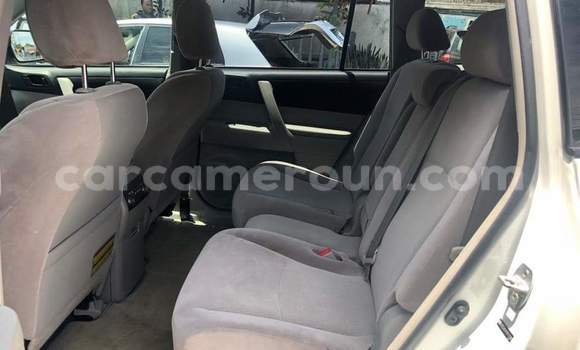 Sayi Na hannu Toyota Highlander White Mota in Yaounde a Babban Kamaru Sayi Na hannu Toyota Highlander White Mota in Yaounde a Babban Kamaru