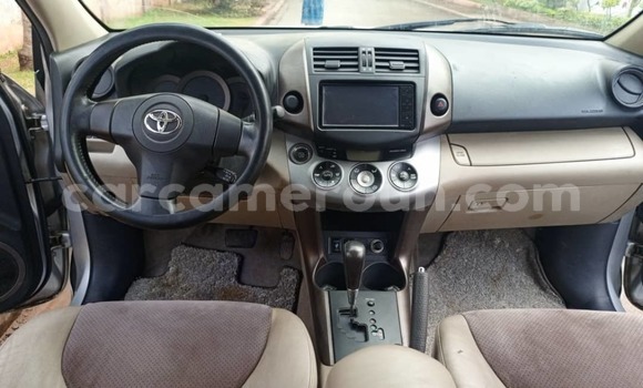 Sayi Na hannu Toyota Vanguard Azurfa Mota in Yaounde a Babban Kamaru Sayi Na hannu Toyota Vanguard Azurfa Mota in Yaounde a Babban Kamaru