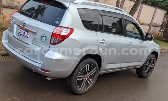 Sayi Na hannu Toyota Vanguard Azurfa Mota in Yaounde a Babban Kamaru Sayi Na hannu Toyota Vanguard Azurfa Mota in Yaounde a Babban Kamaru