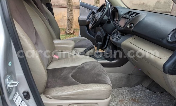 Sayi Na hannu Toyota Vanguard Azurfa Mota in Yaounde a Babban Kamaru Sayi Na hannu Toyota Vanguard Azurfa Mota in Yaounde a Babban Kamaru