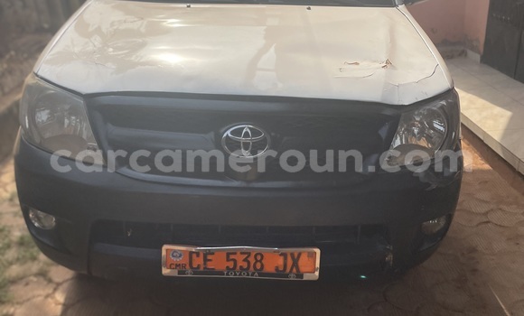 Sayi Na hannu Toyota Hiluxe VIGO White Mota in Yaounde a Babban Kamaru