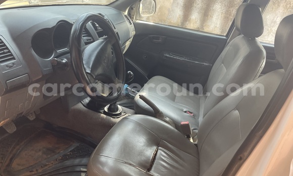 Acheter Occasion Voiture Toyota Hiluxe VIGO Blanc à Yaoundé, Central Cameroon Acheter Occasion Voiture Toyota Hiluxe VIGO Blanc à Yaoundé, Central Cameroon