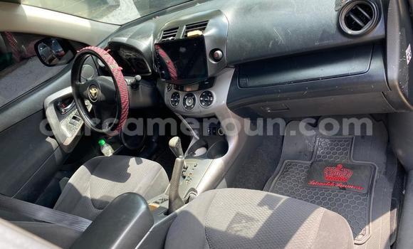 Sayi Na hannu Toyota RAV4 Black Mota in Douala a Ƙasar Kamaru Sayi Na hannu Toyota RAV4 Black Mota in Douala a Ƙasar Kamaru