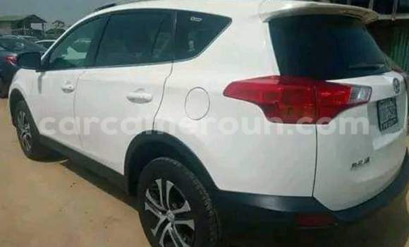 Acheter Occasion Voiture Toyota RAV4 Blanc à Douala, Littoral Cameroon Acheter Occasion Voiture Toyota RAV4 Blanc à Douala, Littoral Cameroon