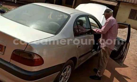 Sayi Na hannu Toyota Avensis Azurfa Mota in Yaounde a Babban Kamaru Sayi Na hannu Toyota Avensis Azurfa Mota in Yaounde a Babban Kamaru
