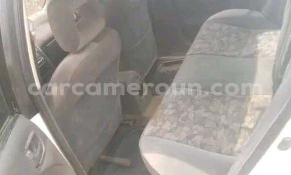 Sayi Na hannu Toyota Avensis White Mota in Yaounde a Babban Kamaru Sayi Na hannu Toyota Avensis White Mota in Yaounde a Babban Kamaru