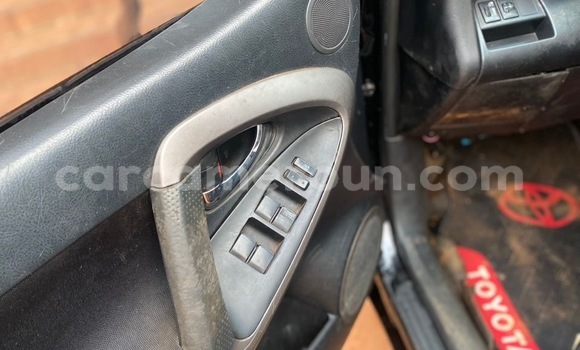 Acheter Occasion Voiture Toyota RAV4 Noir à Yaoundé, Central Cameroon Acheter Occasion Voiture Toyota RAV4 Noir à Yaoundé, Central Cameroon