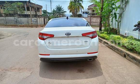 Sayi Na hannu Kia K5 White Mota in Yaounde a Babban Kamaru Sayi Na hannu Kia K5 White Mota in Yaounde a Babban Kamaru