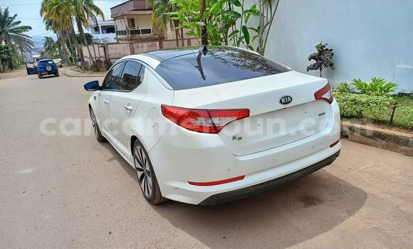 Sayi Na hannu Kia K5 White Mota in Yaounde a Babban Kamaru Sayi Na hannu Kia K5 White Mota in Yaounde a Babban Kamaru