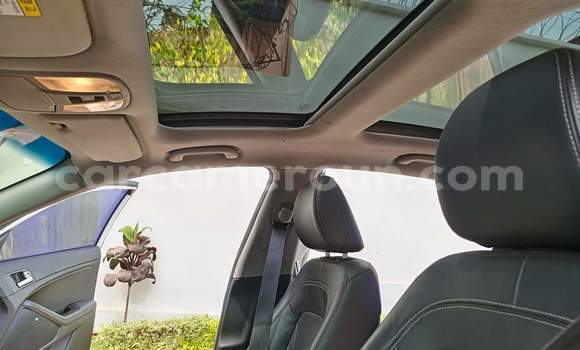 Sayi Na hannu Kia K5 White Mota in Yaounde a Babban Kamaru Sayi Na hannu Kia K5 White Mota in Yaounde a Babban Kamaru