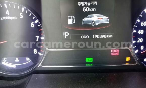 Sayi Na hannu Kia K5 White Mota in Yaounde a Babban Kamaru Sayi Na hannu Kia K5 White Mota in Yaounde a Babban Kamaru