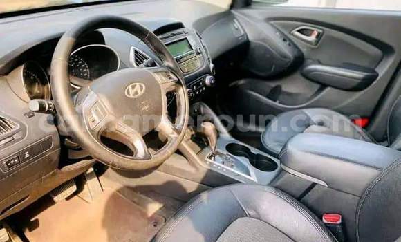 Sayi Imported Hyundai Tucson Azurfa Mota in Douala a Ƙasar Kamaru Sayi Imported Hyundai Tucson Azurfa Mota in Douala a Ƙasar Kamaru