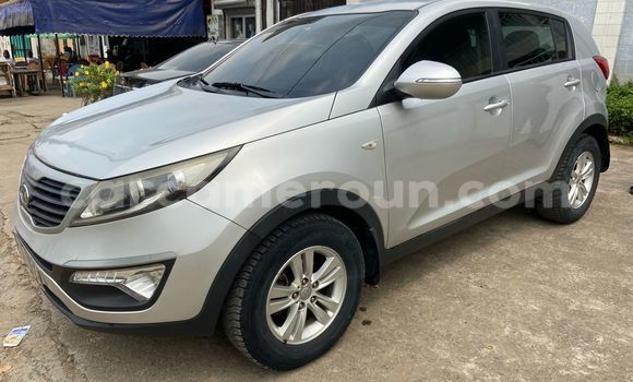 Sayi Imported Kia Sportage Azurfa Mota in Douala a Ƙasar Kamaru