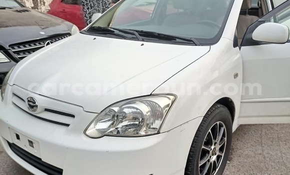 Sayi Sabo Toyota Runx White Mota in Douala a Ƙasar Kamaru