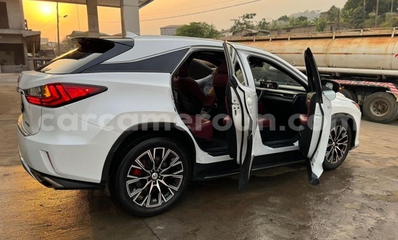 Sayi Sabo Lexus RX 350 White Mota in Douala a Ƙasar Kamaru
