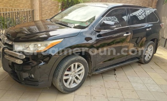Sayi Na hannu Toyota Highlander Azurfa Mota in Douala a Ƙasar Kamaru