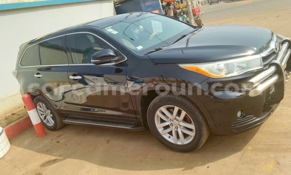 Sayi Na hannu Toyota Highlander Azurfa Mota in Douala a Ƙasar Kamaru Sayi Na hannu Toyota Highlander Azurfa Mota in Douala a Ƙasar Kamaru