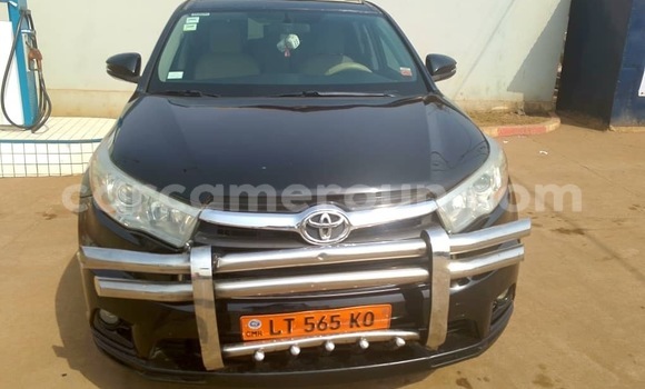 Sayi Na hannu Toyota Highlander Azurfa Mota in Douala a Ƙasar Kamaru Sayi Na hannu Toyota Highlander Azurfa Mota in Douala a Ƙasar Kamaru