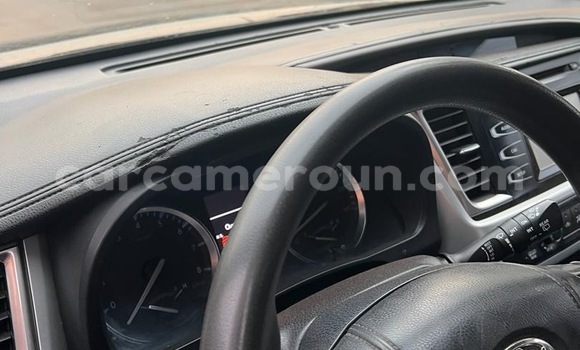 Sayi Na hannu Toyota Highlander Azurfa Mota in Douala a Ƙasar Kamaru Sayi Na hannu Toyota Highlander Azurfa Mota in Douala a Ƙasar Kamaru