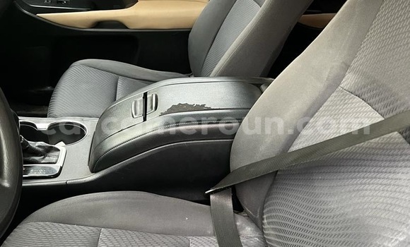 Sayi Na hannu Toyota Highlander Azurfa Mota in Douala a Ƙasar Kamaru Sayi Na hannu Toyota Highlander Azurfa Mota in Douala a Ƙasar Kamaru