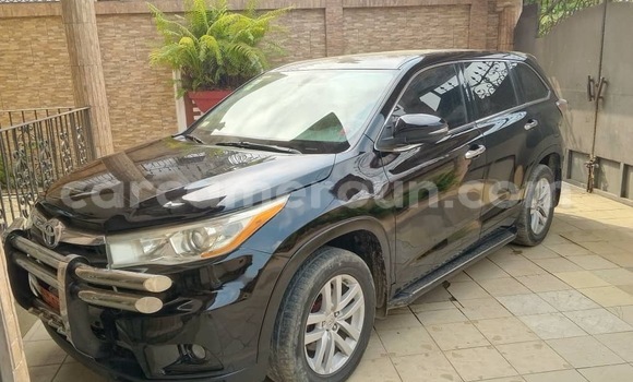 Sayi Na hannu Toyota Highlander Azurfa Mota in Douala a Ƙasar Kamaru Sayi Na hannu Toyota Highlander Azurfa Mota in Douala a Ƙasar Kamaru