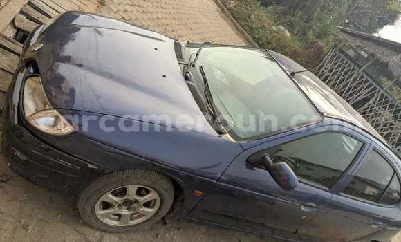 Sayi Na hannu Renault Megane Blue Mota in Douala a Ƙasar Kamaru