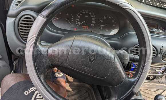 Sayi Na hannu Renault Megane Blue Mota in Douala a Ƙasar Kamaru Sayi Na hannu Renault Megane Blue Mota in Douala a Ƙasar Kamaru