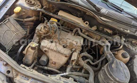 Sayi Na hannu Renault Megane Blue Mota in Douala a Ƙasar Kamaru Sayi Na hannu Renault Megane Blue Mota in Douala a Ƙasar Kamaru