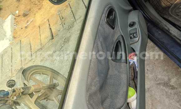 Sayi Na hannu Renault Megane Blue Mota in Douala a Ƙasar Kamaru Sayi Na hannu Renault Megane Blue Mota in Douala a Ƙasar Kamaru