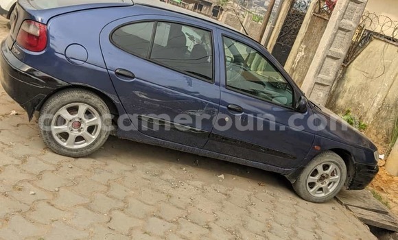 Sayi Na hannu Renault Megane Blue Mota in Douala a Ƙasar Kamaru Sayi Na hannu Renault Megane Blue Mota in Douala a Ƙasar Kamaru