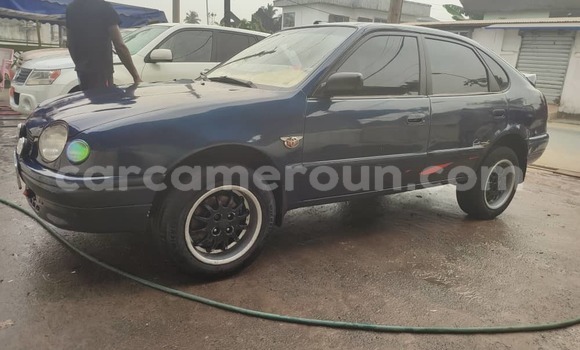 Sayi Na hannu Toyota Corolla II Blue Mota in Douala a Ƙasar Kamaru Sayi Na hannu Toyota Corolla II Blue Mota in Douala a Ƙasar Kamaru