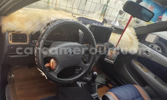 Sayi Na hannu Toyota Corolla II Blue Mota in Douala a Ƙasar Kamaru Sayi Na hannu Toyota Corolla II Blue Mota in Douala a Ƙasar Kamaru