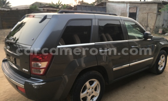Sayi Imported Jeep Grand Cherokee M Mota in Douala a Ƙasar Kamaru Sayi Imported Jeep Grand Cherokee M Mota in Douala a Ƙasar Kamaru
