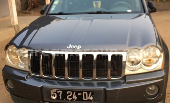 Sayi Imported Jeep Grand Cherokee M Mota in Douala a Ƙasar Kamaru Sayi Imported Jeep Grand Cherokee M Mota in Douala a Ƙasar Kamaru