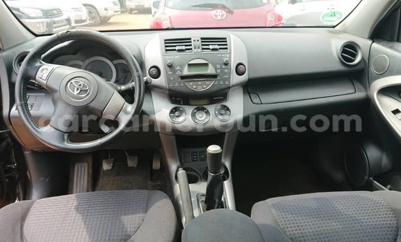 Sayi Na hannu Toyota RAV4 Black Mota in Yaounde a Babban Kamaru Sayi Na hannu Toyota RAV4 Black Mota in Yaounde a Babban Kamaru
