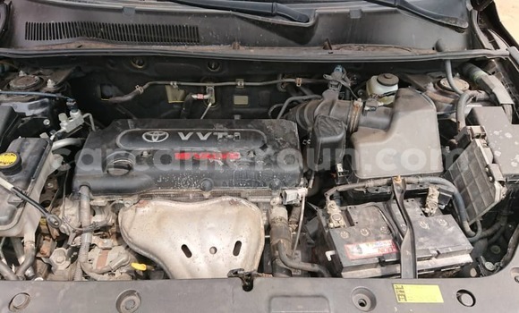 Sayi Na hannu Toyota RAV4 Black Mota in Yaounde a Babban Kamaru Sayi Na hannu Toyota RAV4 Black Mota in Yaounde a Babban Kamaru