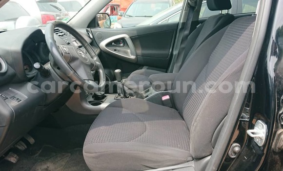 Sayi Na hannu Toyota RAV4 Black Mota in Yaounde a Babban Kamaru Sayi Na hannu Toyota RAV4 Black Mota in Yaounde a Babban Kamaru