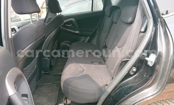 Sayi Na hannu Toyota RAV4 Black Mota in Yaounde a Babban Kamaru Sayi Na hannu Toyota RAV4 Black Mota in Yaounde a Babban Kamaru