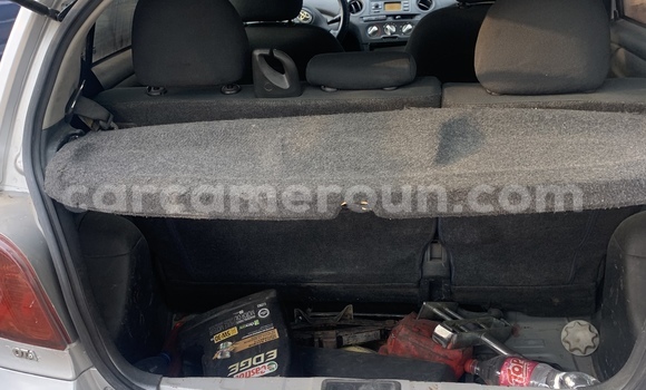 Sayi Na hannu Toyota Yaris Azurfa Mota in Douala a Ƙasar Kamaru Sayi Na hannu Toyota Yaris Azurfa Mota in Douala a Ƙasar Kamaru